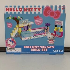 Hello Kitty Pool Party Building Set-New